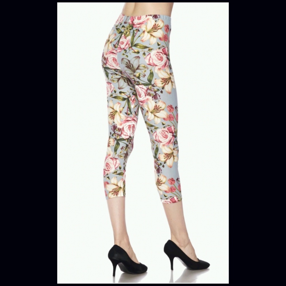 Buttery Soft Floral Capri Leggings